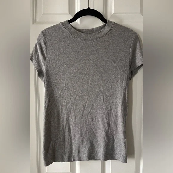 NWOT Women’s A New Day Soft Gray Stretchy Short Sleeve Top, M - Picture 1 of 3